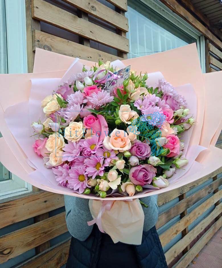 Букет цветов из: Розы и Хризантемы